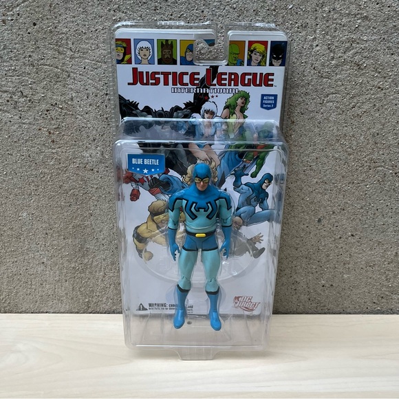 DC Justice League International Series 2 Blue Beetle Action Figure - Picture 2 of 3